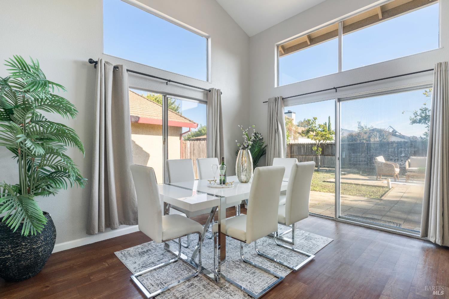 Detail Gallery Image 12 of 44 For 272 Mica Dr, Vallejo,  CA 94589 - 4 Beds | 2/1 Baths