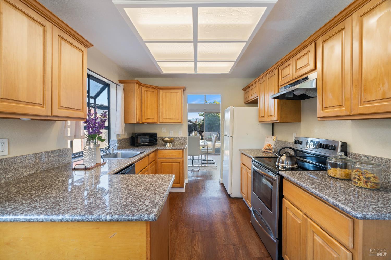 Detail Gallery Image 7 of 44 For 272 Mica Dr, Vallejo,  CA 94589 - 4 Beds | 2/1 Baths