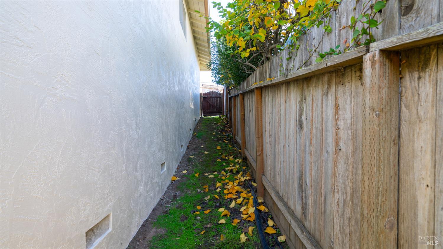 Detail Gallery Image 39 of 40 For 716 Elm Dr, Petaluma,  CA 94952 - 3 Beds | 2 Baths