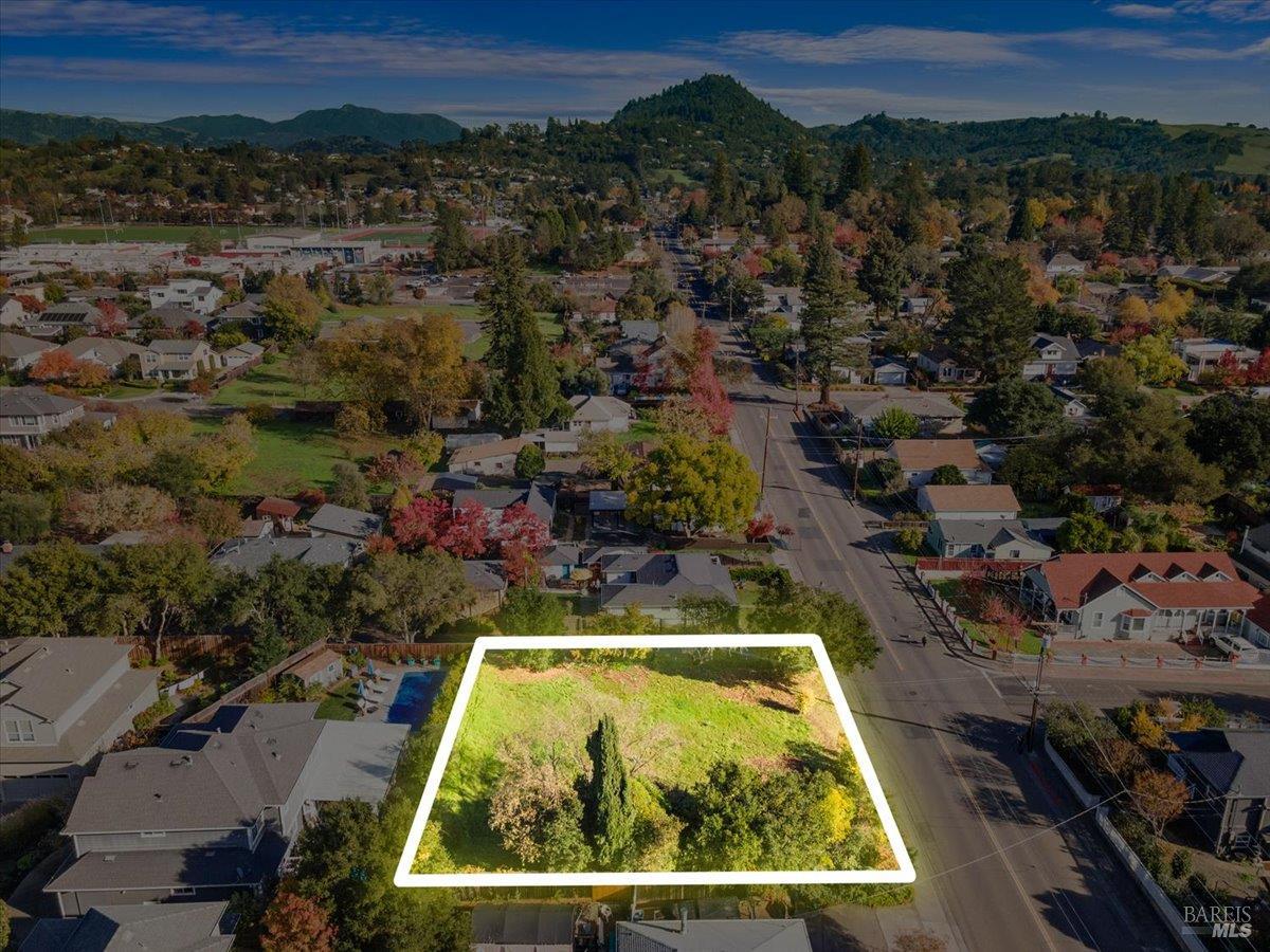 Detail Gallery Image 9 of 19 For 119 Powell Ave, Healdsburg,  CA 95448 - – Beds | – Baths