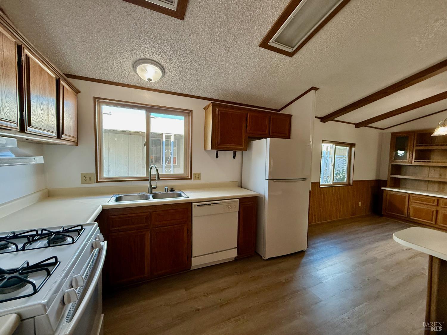 Detail Gallery Image 8 of 30 For 8148 D St, Windsor,  CA 95492 - 2 Beds | 2 Baths