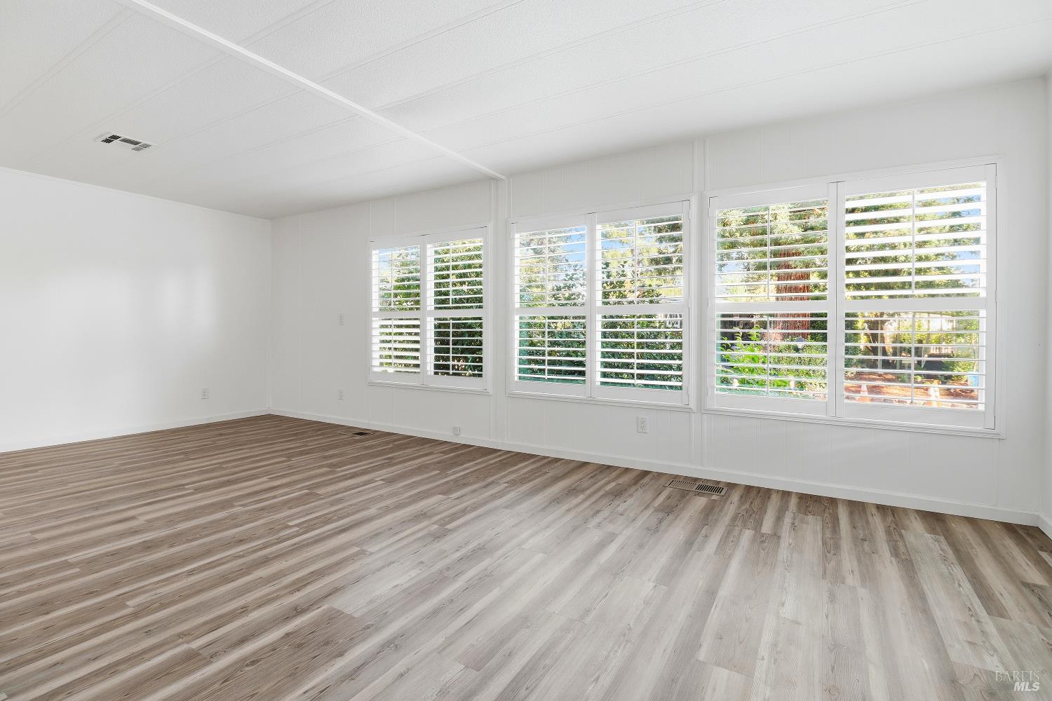 Detail Gallery Image 3 of 22 For 93 W Napa Dr, Petaluma,  CA 94954 - 2 Beds | 2 Baths