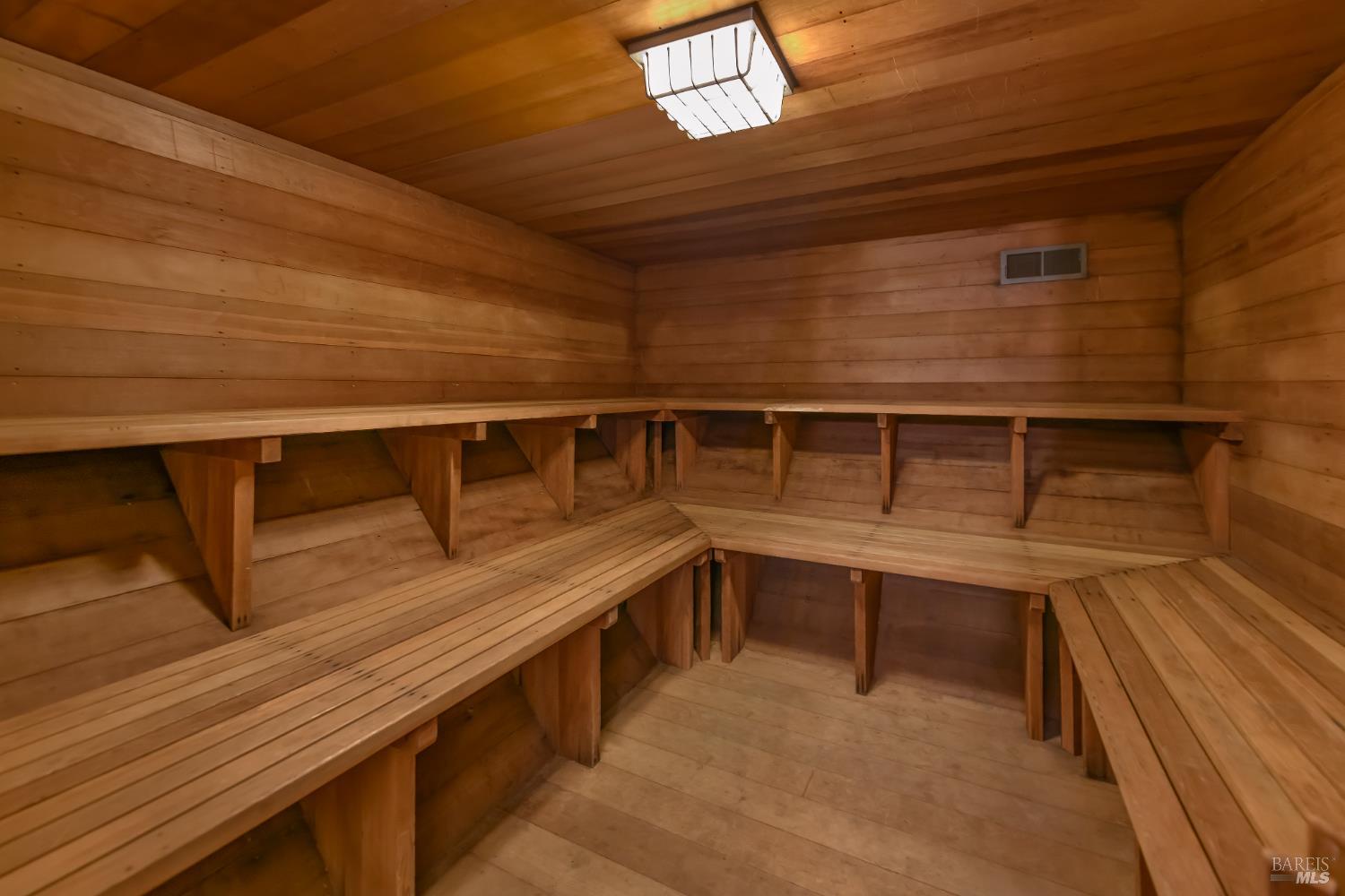 Detail Gallery Image 23 of 31 For 98 Surrey Ln, San Rafael,  CA 94903 - 2 Beds | 2 Baths