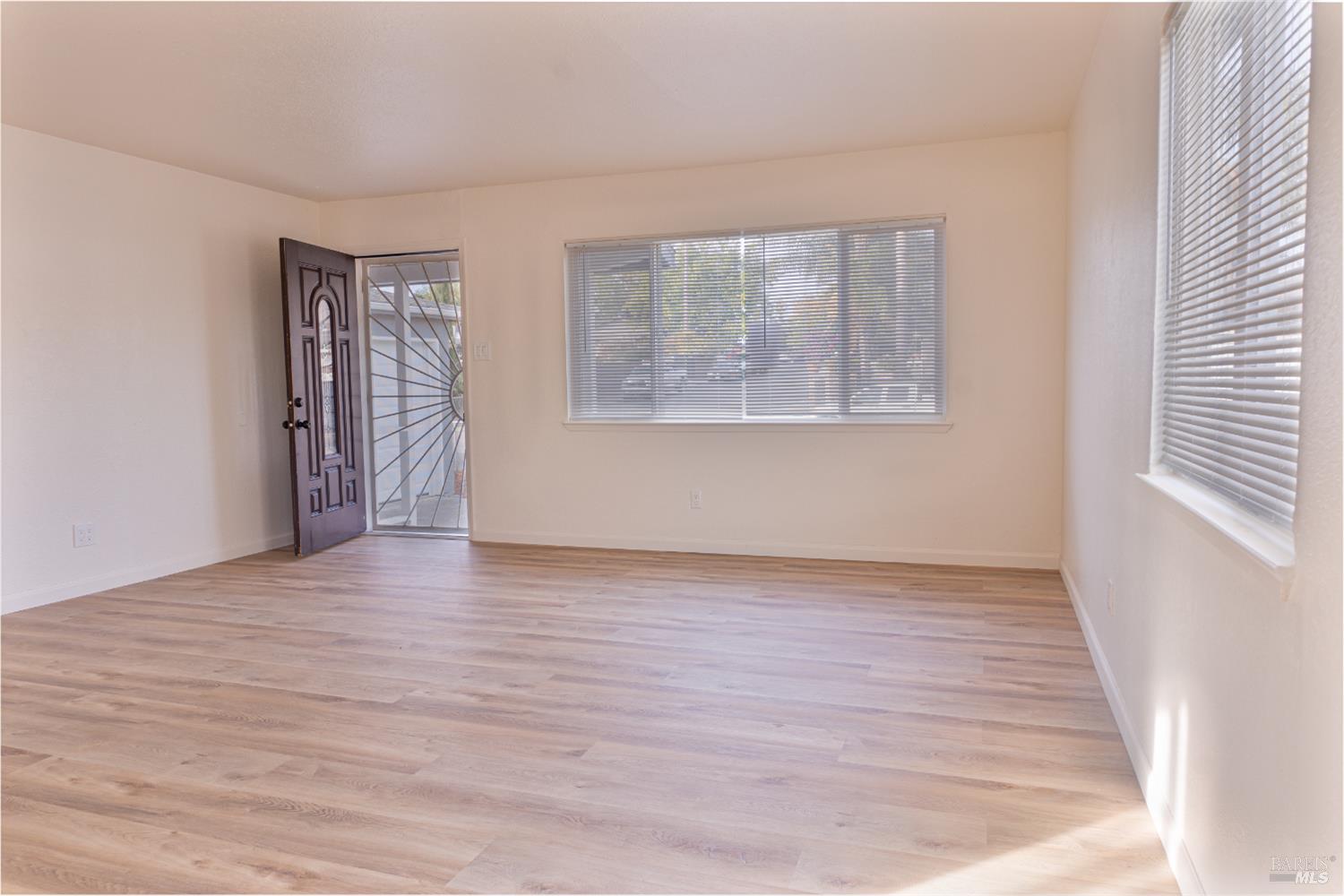 Detail Gallery Image 5 of 27 For 501 Mark Ave, Vallejo,  CA 94589 - 3 Beds | 2 Baths