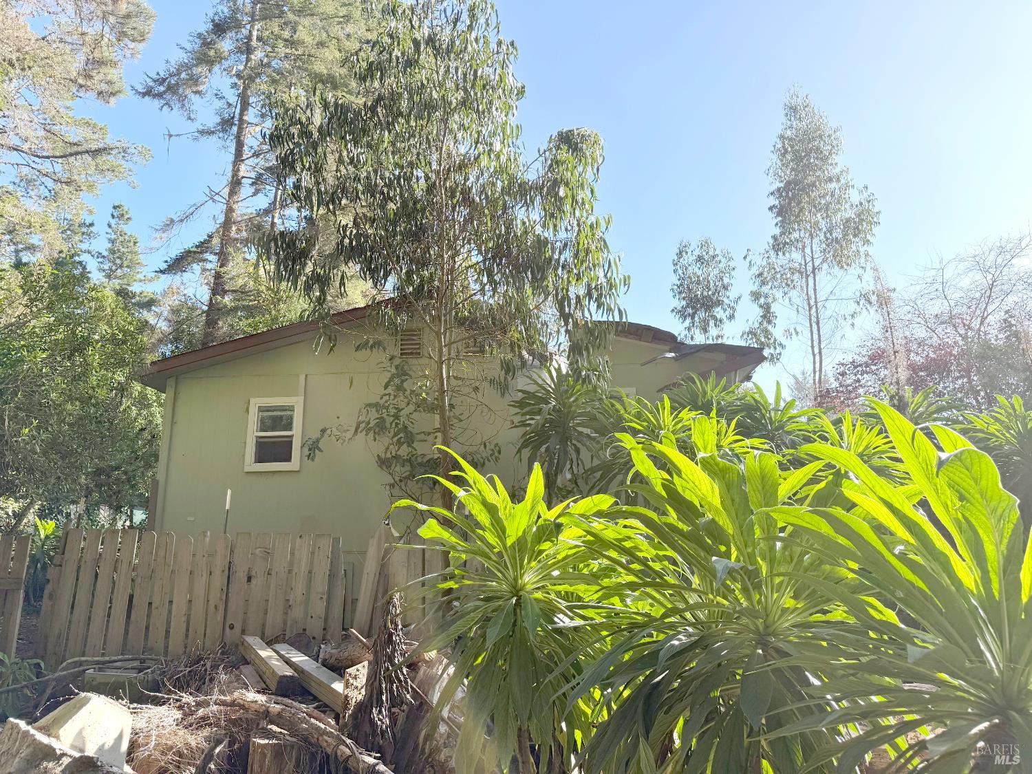 Detail Gallery Image 3 of 22 For 27832 N Highway 1 Hwy, Fort Bragg,  CA 95437 - 3 Beds | 2 Baths