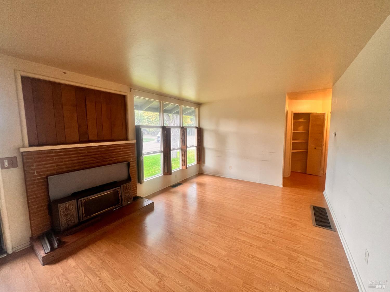 Detail Gallery Image 4 of 29 For 269 Crescent Dr, Rio Vista,  CA 94571 - 3 Beds | 1/1 Baths