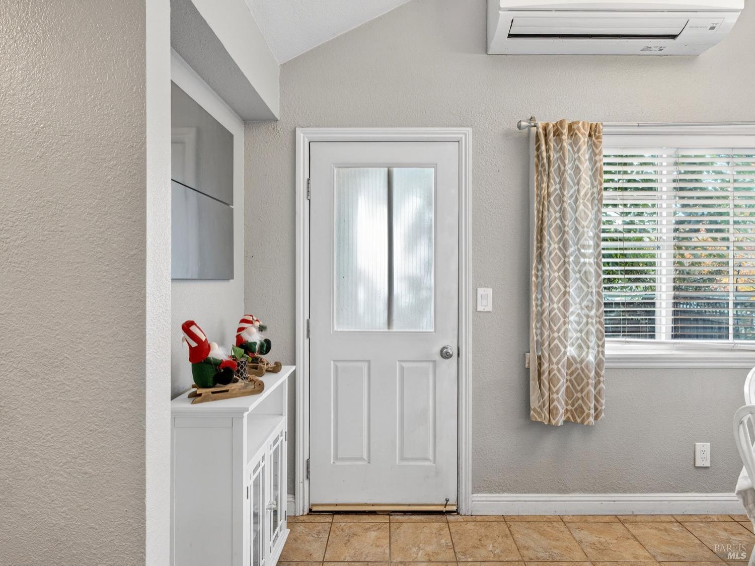 Detail Gallery Image 10 of 43 For 437 Korbel Pl, Santa Rosa,  CA 95409 - 4 Beds | 2 Baths