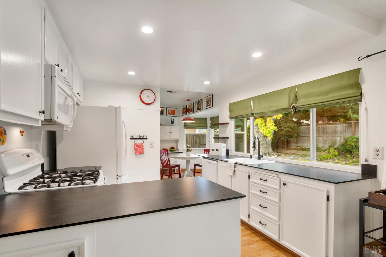 Detail Gallery Image 17 of 52 For 654 Corte Seville Unkn, Vacaville,  CA 95688 - 3 Beds | 2 Baths