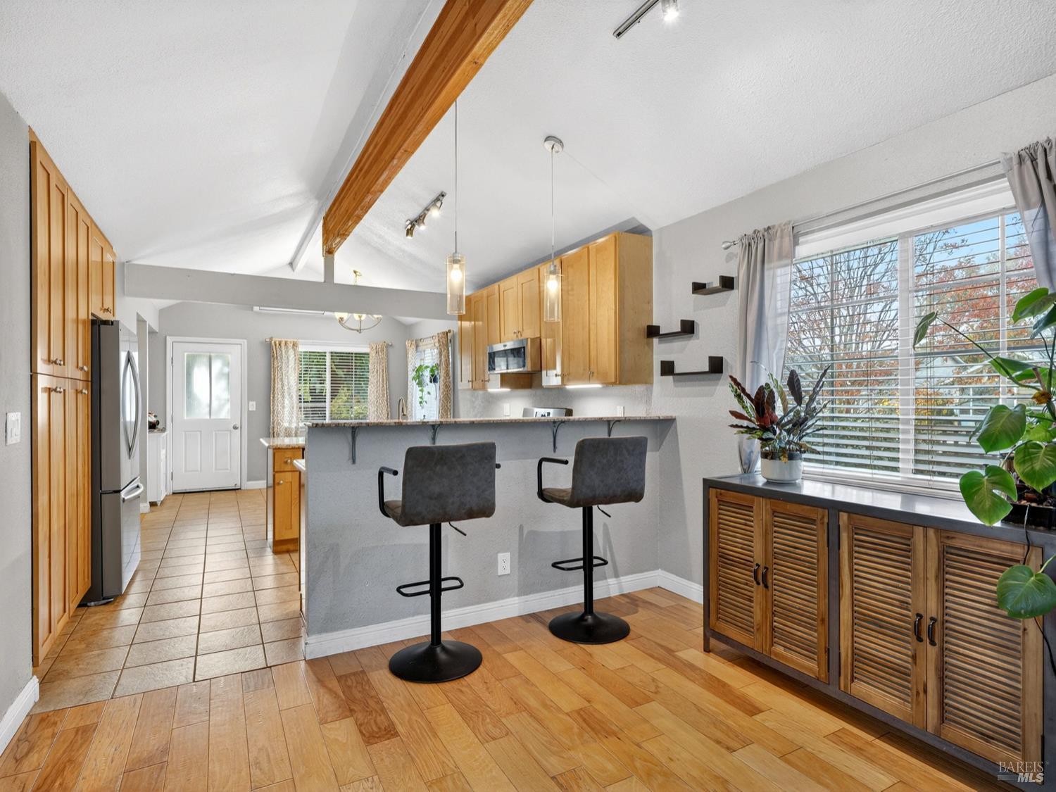 Detail Gallery Image 6 of 43 For 437 Korbel Pl, Santa Rosa,  CA 95409 - 4 Beds | 2 Baths