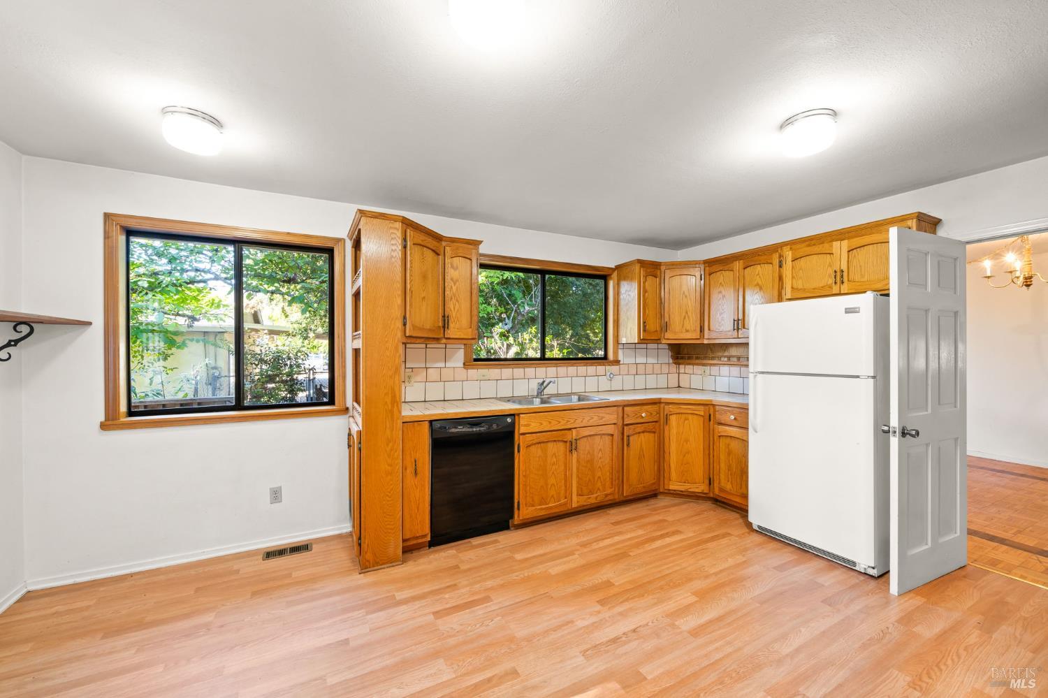 Detail Gallery Image 9 of 31 For 408 Boyes Blvd, Sonoma,  CA 95476 - 3 Beds | 2 Baths