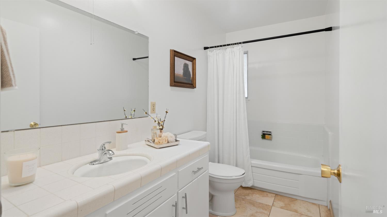 Detail Gallery Image 8 of 40 For 716 Elm Dr, Petaluma,  CA 94952 - 3 Beds | 2 Baths