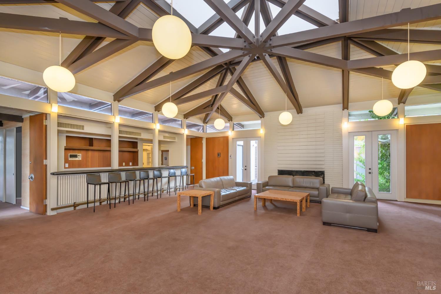 Detail Gallery Image 26 of 31 For 98 Surrey Ln, San Rafael,  CA 94903 - 2 Beds | 2 Baths