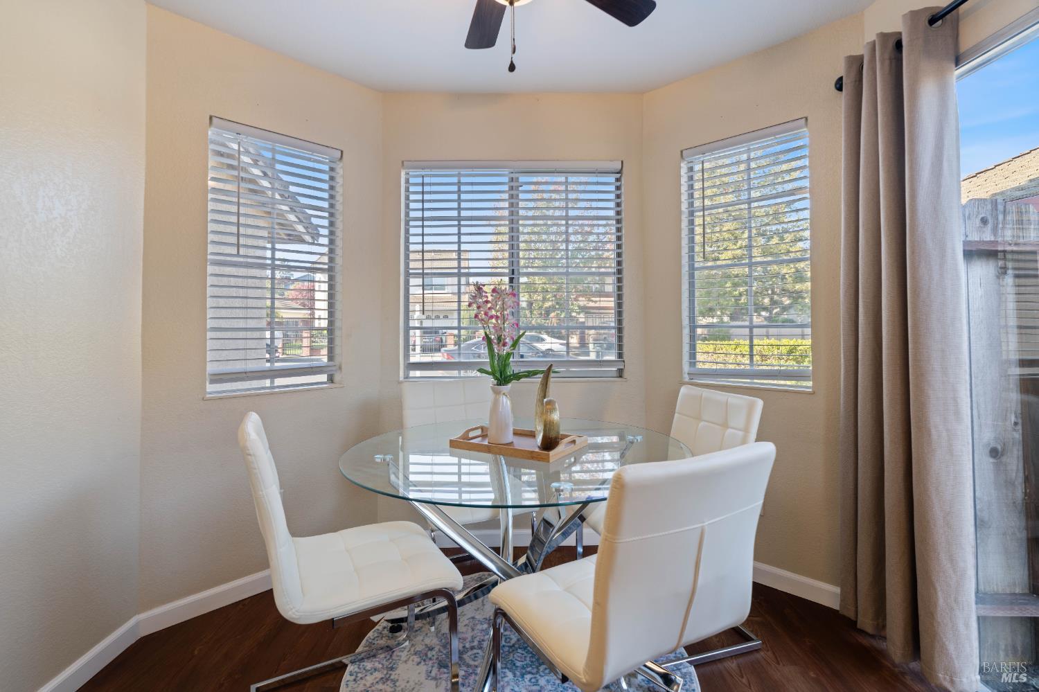 Detail Gallery Image 6 of 44 For 272 Mica Dr, Vallejo,  CA 94589 - 4 Beds | 2/1 Baths