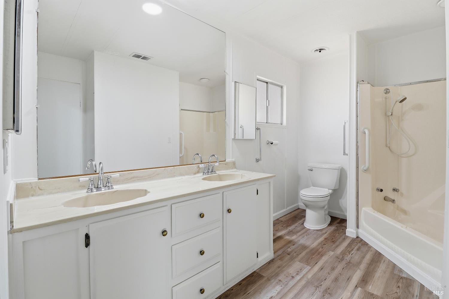 Detail Gallery Image 14 of 22 For 93 W Napa Dr, Petaluma,  CA 94954 - 2 Beds | 2 Baths