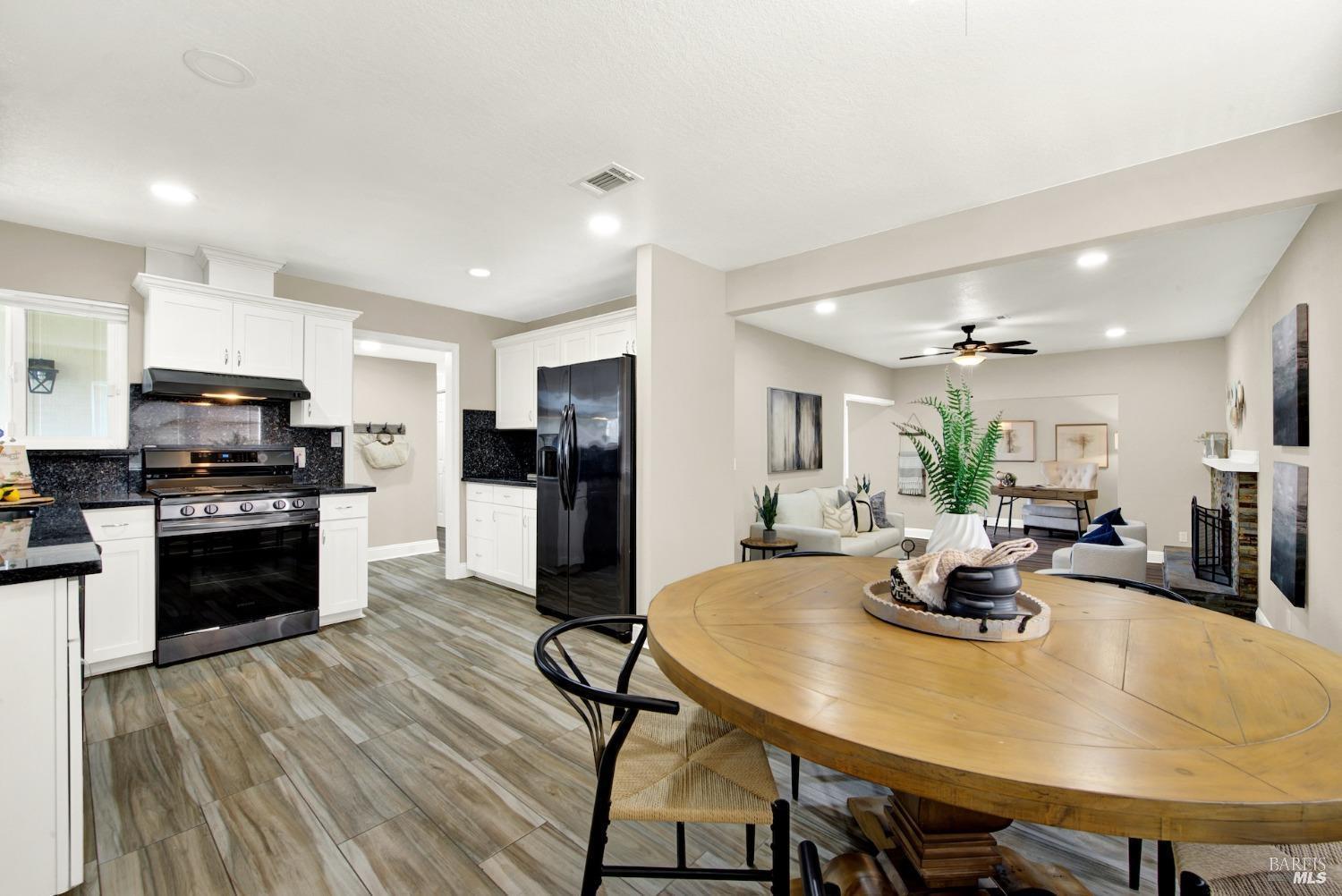 Detail Gallery Image 3 of 11 For 314 Tulip St, Fairfield,  CA 94533 - 3 Beds | 2 Baths