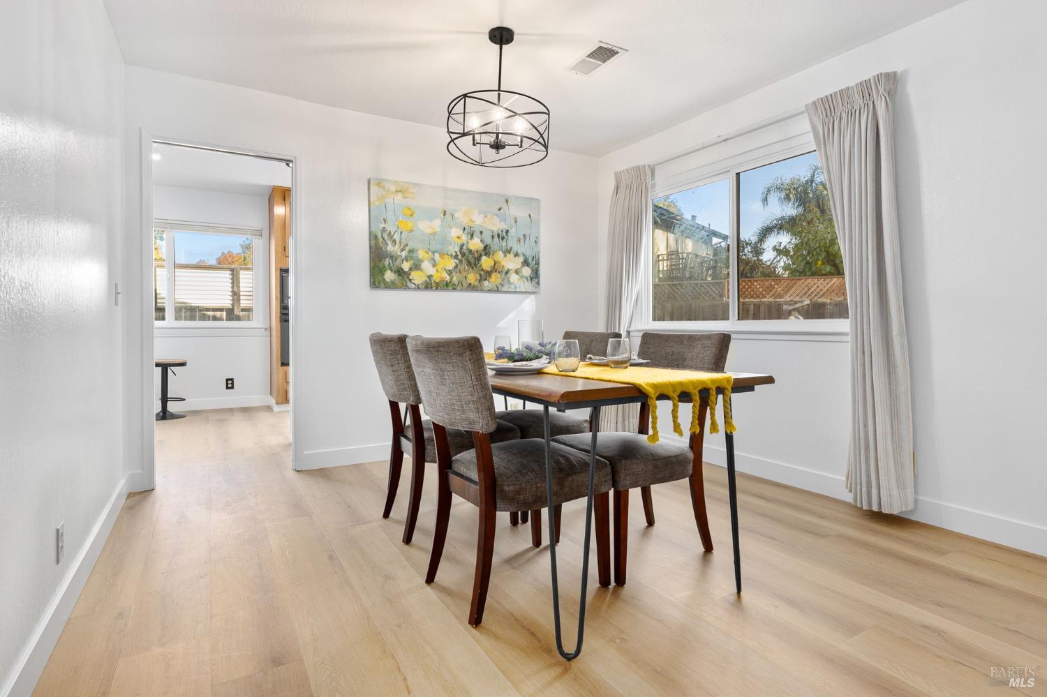 Detail Gallery Image 11 of 36 For 729 Brookside Dr, Vacaville,  CA 95688 - 3 Beds | 2 Baths