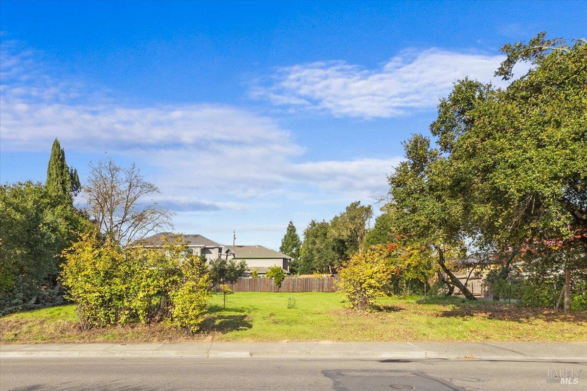 Detail Gallery Image 2 of 19 For 119 Powell Ave, Healdsburg,  CA 95448 - – Beds | – Baths