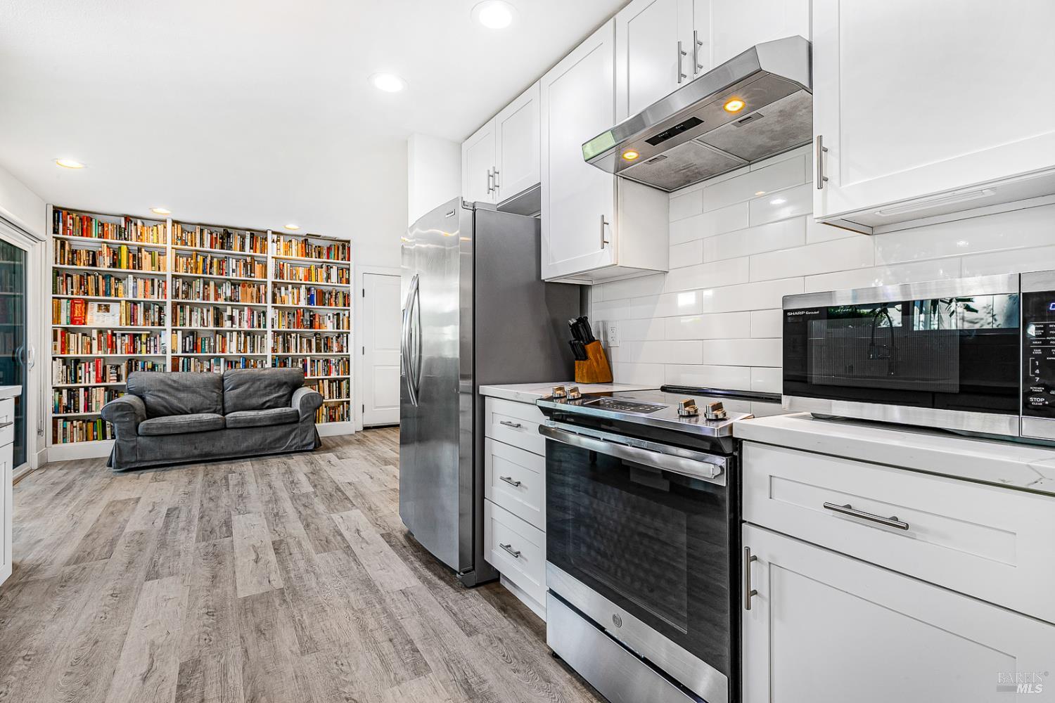 Detail Gallery Image 11 of 31 For 1927 Calavaras Dr, Santa Rosa,  CA 95405 - 3 Beds | 2 Baths