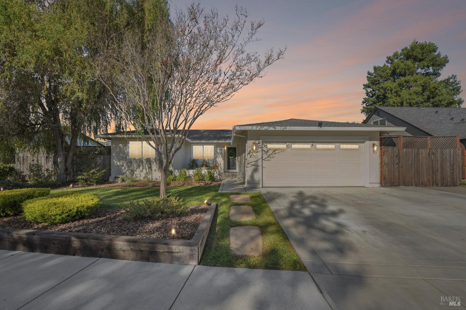 Detail Gallery Image 2 of 64 For 4233 Brookshire Cir, Santa Rosa,  CA 95405 - 4 Beds | 2 Baths