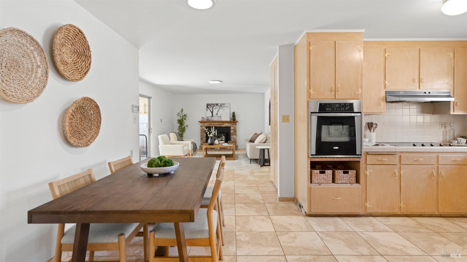 Detail Gallery Image 23 of 40 For 716 Elm Dr, Petaluma,  CA 94952 - 3 Beds | 2 Baths