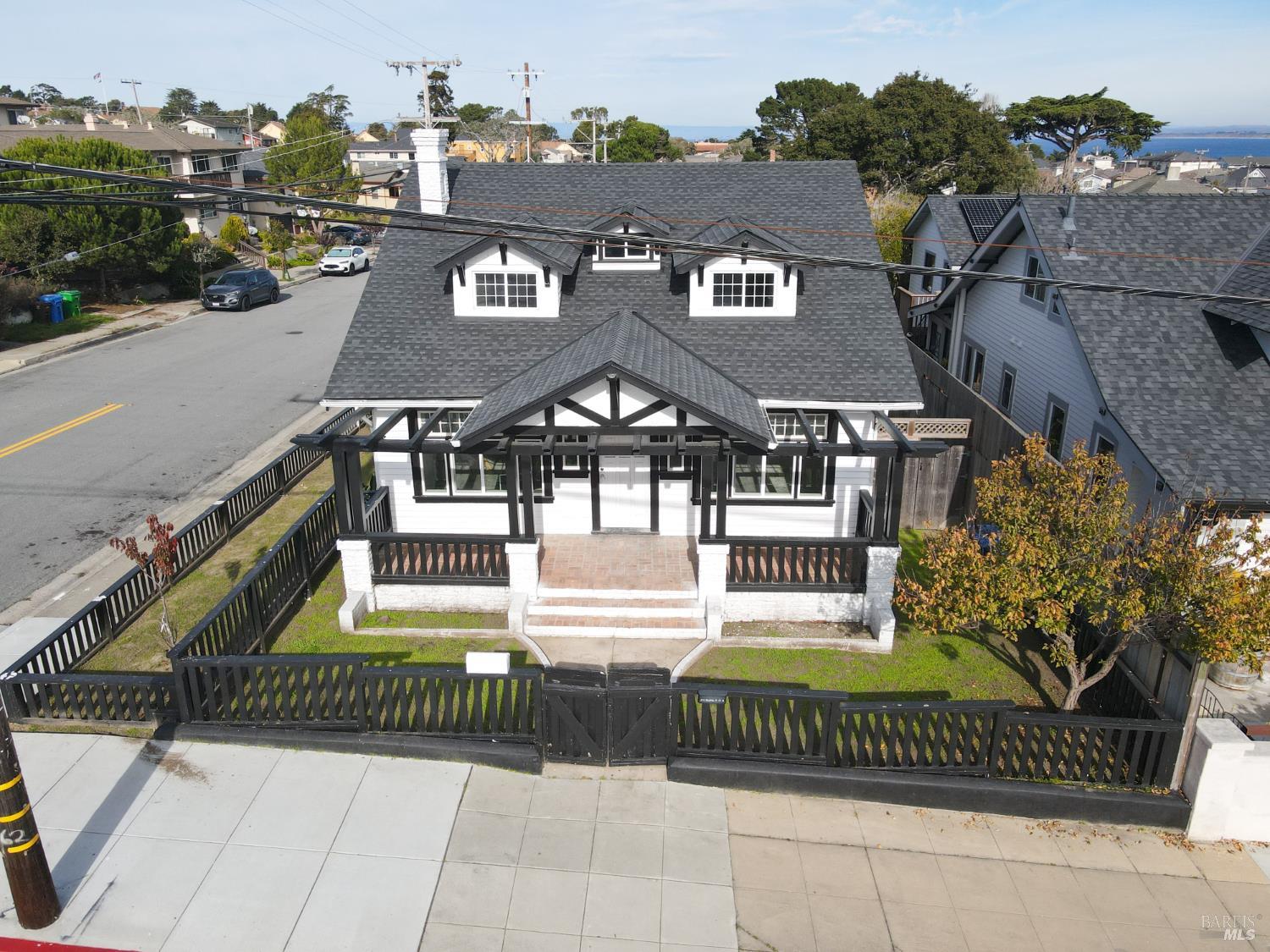 Detail Gallery Image 1 of 23 For 898 W Franklin St, Monterey,  CA 93940 - 5 Beds | 2 Baths