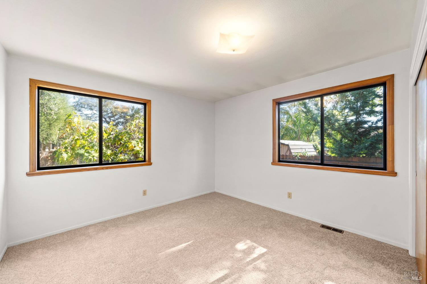 Detail Gallery Image 19 of 31 For 408 Boyes Blvd, Sonoma,  CA 95476 - 3 Beds | 2 Baths