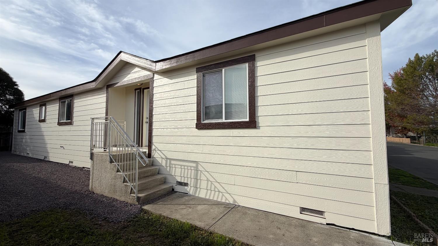 Front Image Thumbnail for BA325100405