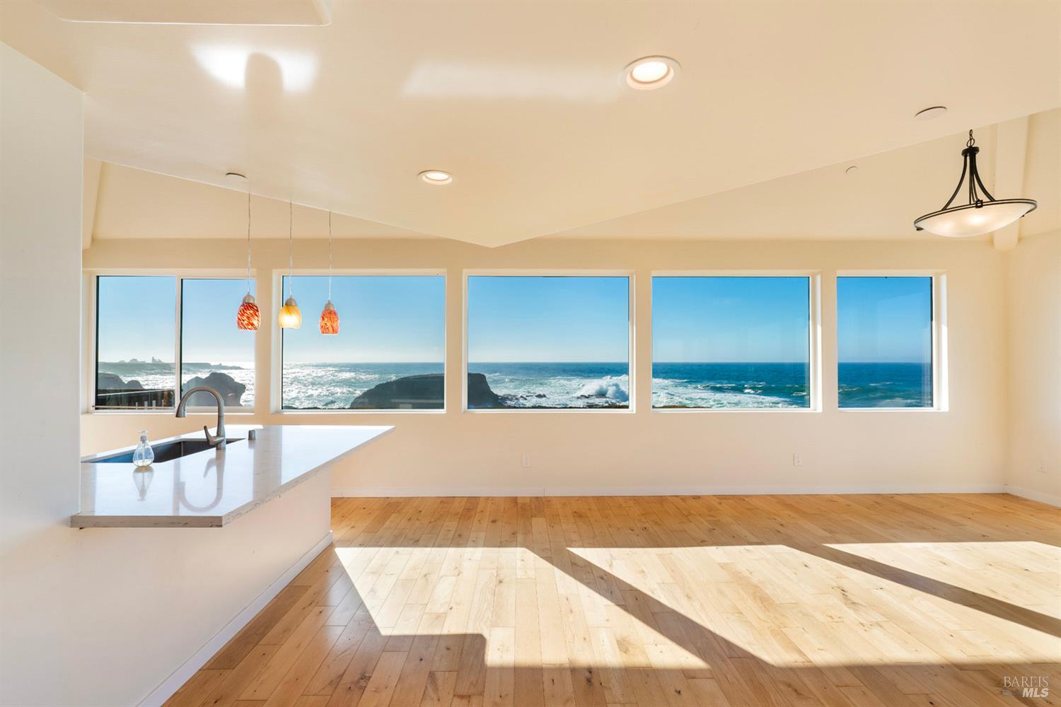 Detail Gallery Image 11 of 63 For 45525 S Caspar Dr, Mendocino,  CA 95460 - 1 Beds | 2 Baths