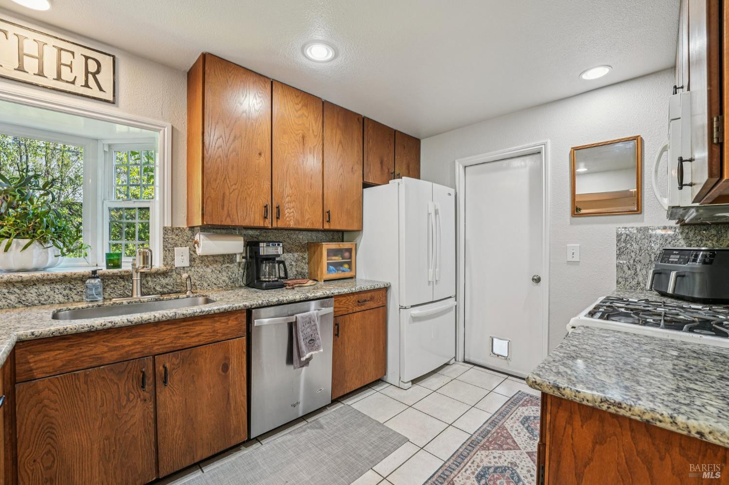 Detail Gallery Image 16 of 64 For 4233 Brookshire Cir, Santa Rosa,  CA 95405 - 4 Beds | 2 Baths