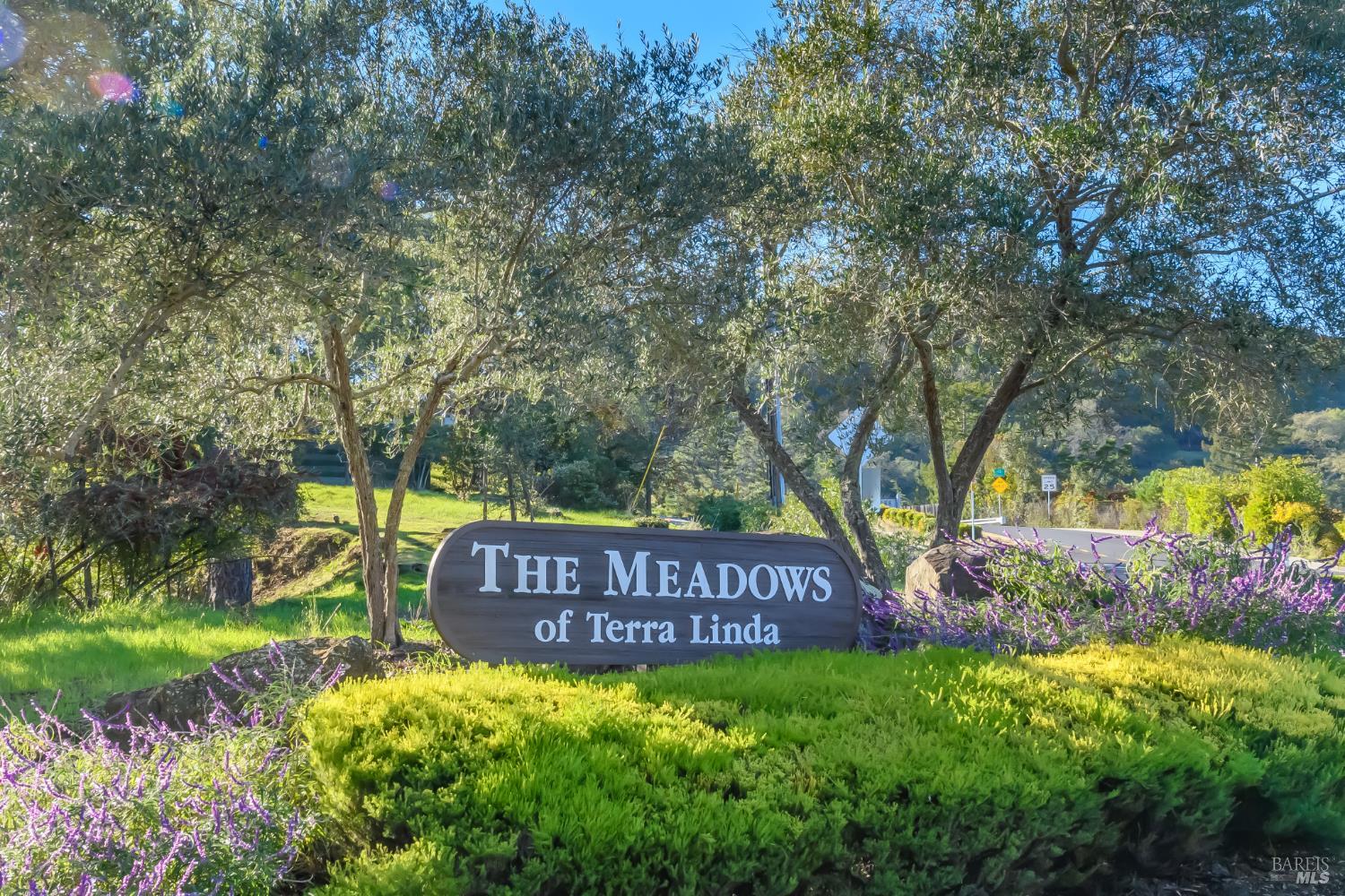 Detail Gallery Image 30 of 31 For 98 Surrey Ln, San Rafael,  CA 94903 - 2 Beds | 2 Baths