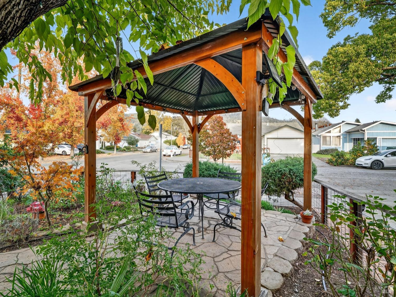 Detail Gallery Image 3 of 43 For 437 Korbel Pl, Santa Rosa,  CA 95409 - 4 Beds | 2 Baths