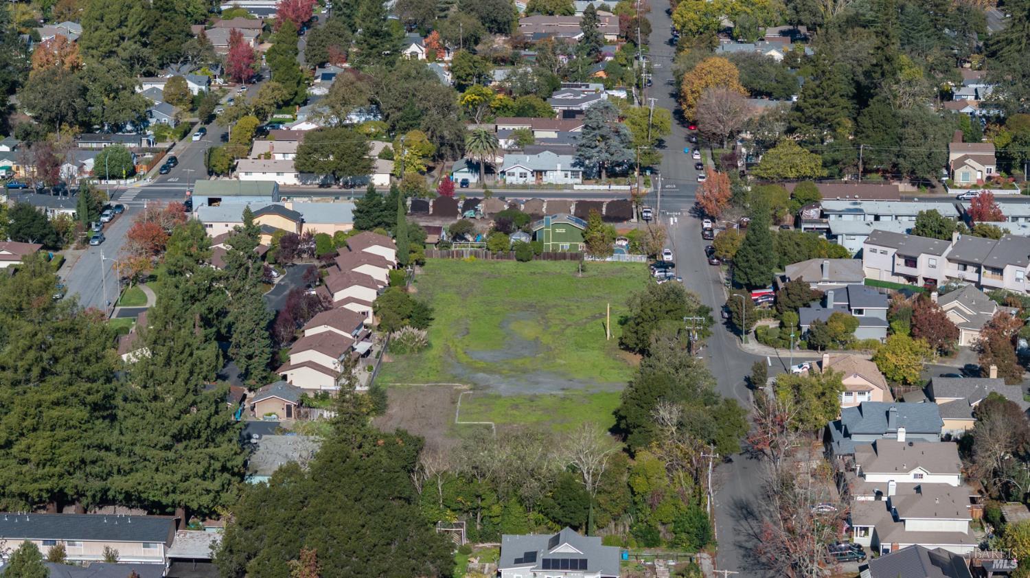 Detail Gallery Image 10 of 20 For 1055 Wright St, Santa Rosa,  CA 95404 - – Beds | – Baths