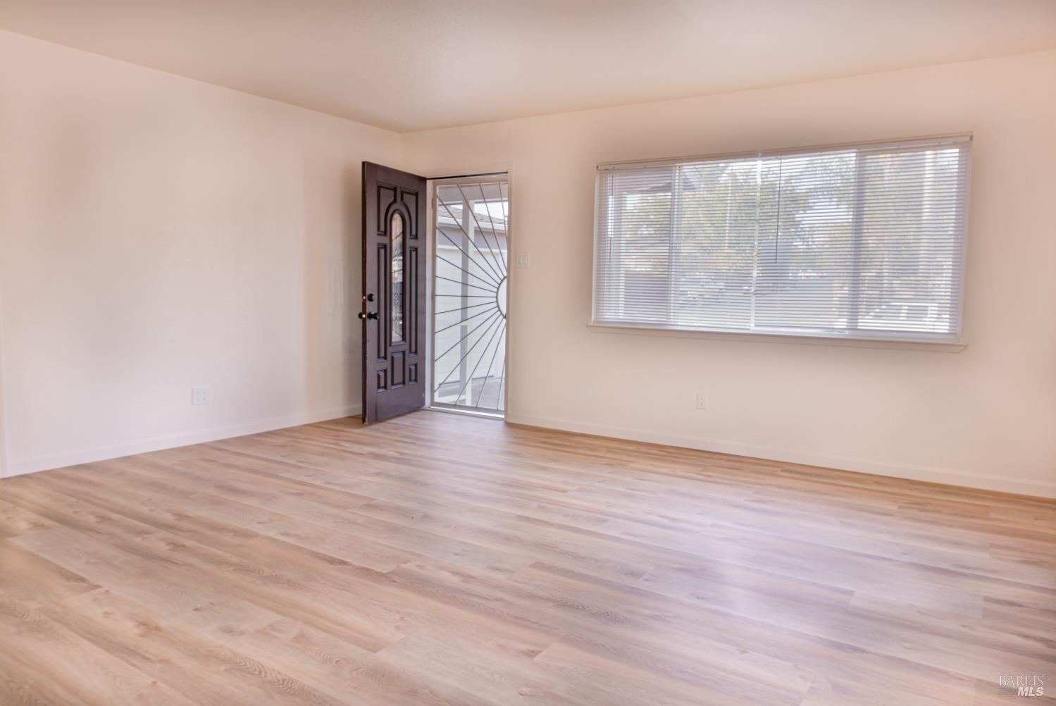 Detail Gallery Image 8 of 27 For 501 Mark Ave, Vallejo,  CA 94589 - 3 Beds | 2 Baths