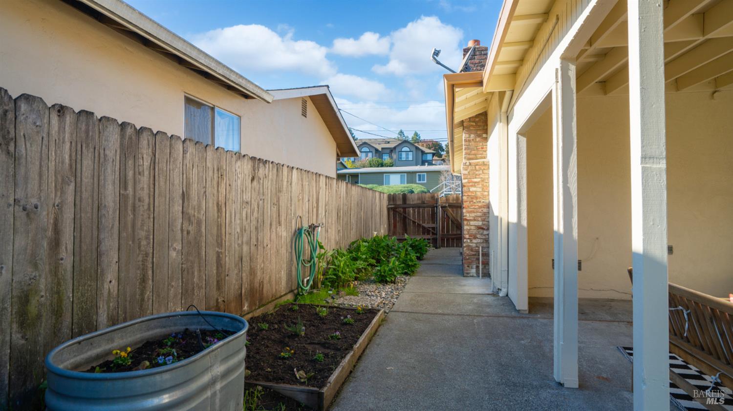 Detail Gallery Image 34 of 40 For 716 Elm Dr, Petaluma,  CA 94952 - 3 Beds | 2 Baths