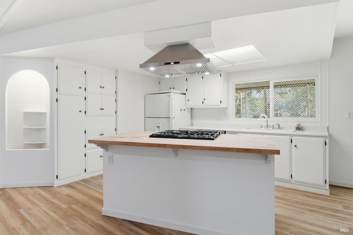 Detail Gallery Image 6 of 22 For 93 W Napa Dr, Petaluma,  CA 94954 - 2 Beds | 2 Baths