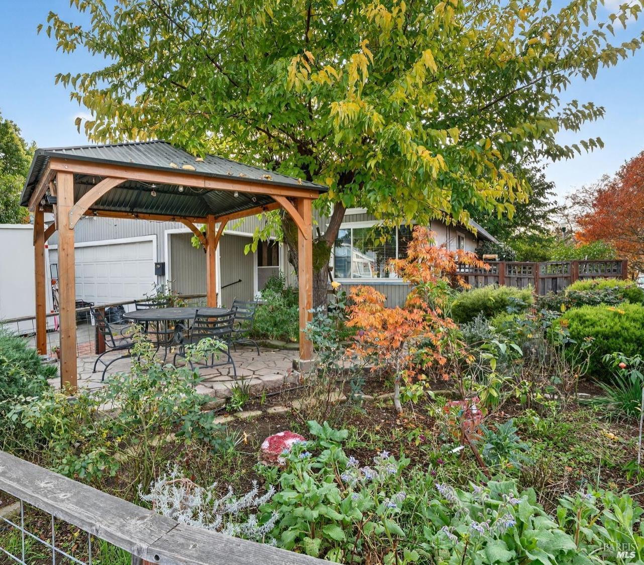 Detail Gallery Image 2 of 43 For 437 Korbel Pl, Santa Rosa,  CA 95409 - 4 Beds | 2 Baths