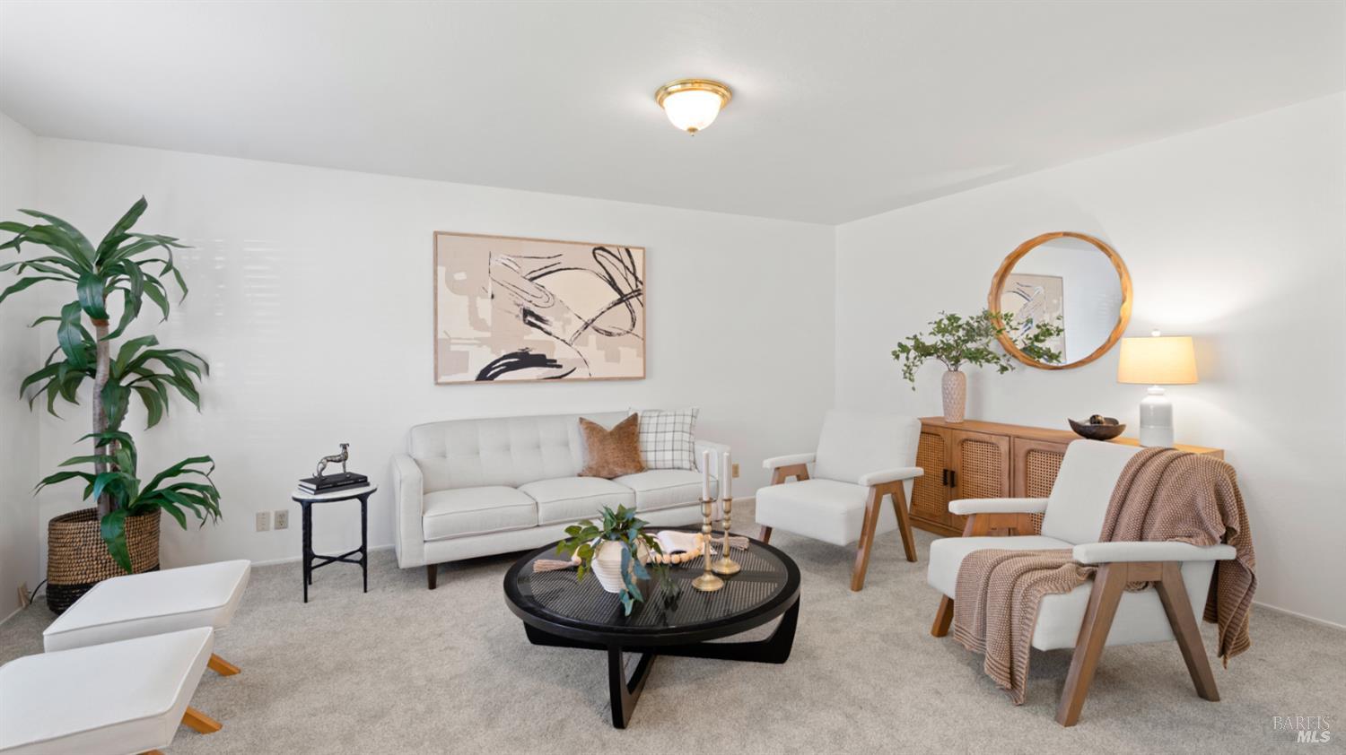 Detail Gallery Image 5 of 40 For 716 Elm Dr, Petaluma,  CA 94952 - 3 Beds | 2 Baths