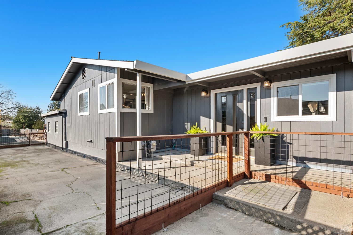 Detail Gallery Image 11 of 85 For 2159 Penny Ln, Napa,  CA 94559 - 5 Beds | 3/1 Baths