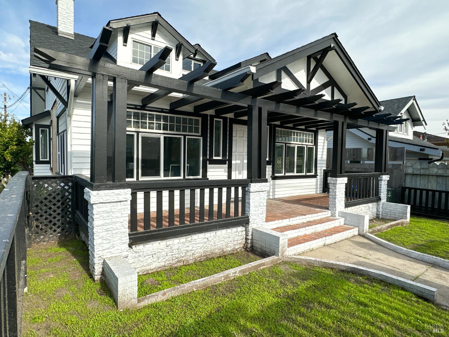 Detail Gallery Image 3 of 23 For 898 W Franklin St, Monterey,  CA 93940 - 5 Beds | 2 Baths