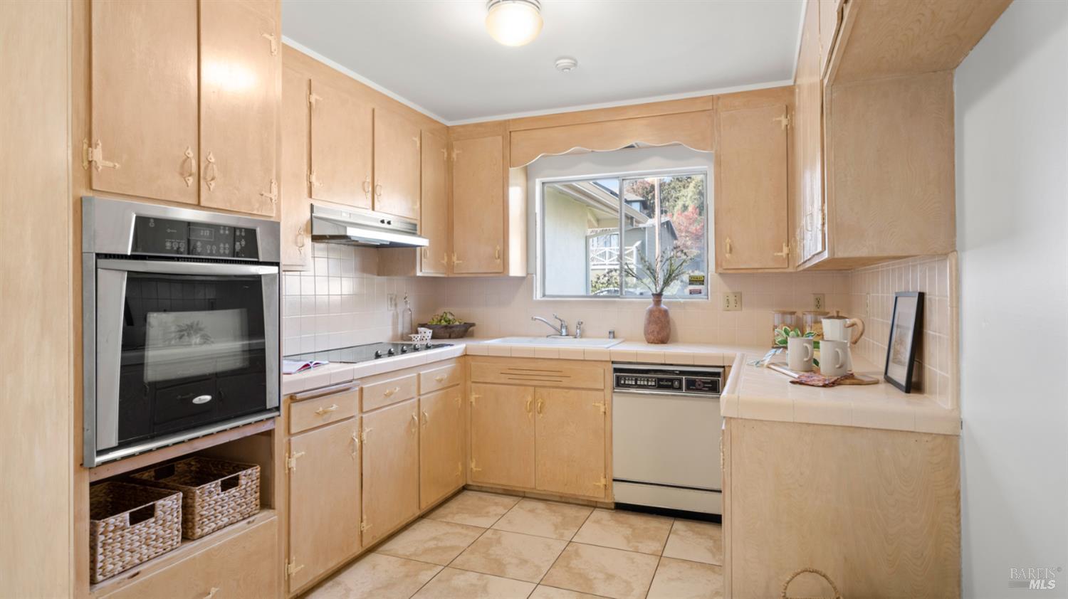 Detail Gallery Image 19 of 40 For 716 Elm Dr, Petaluma,  CA 94952 - 3 Beds | 2 Baths