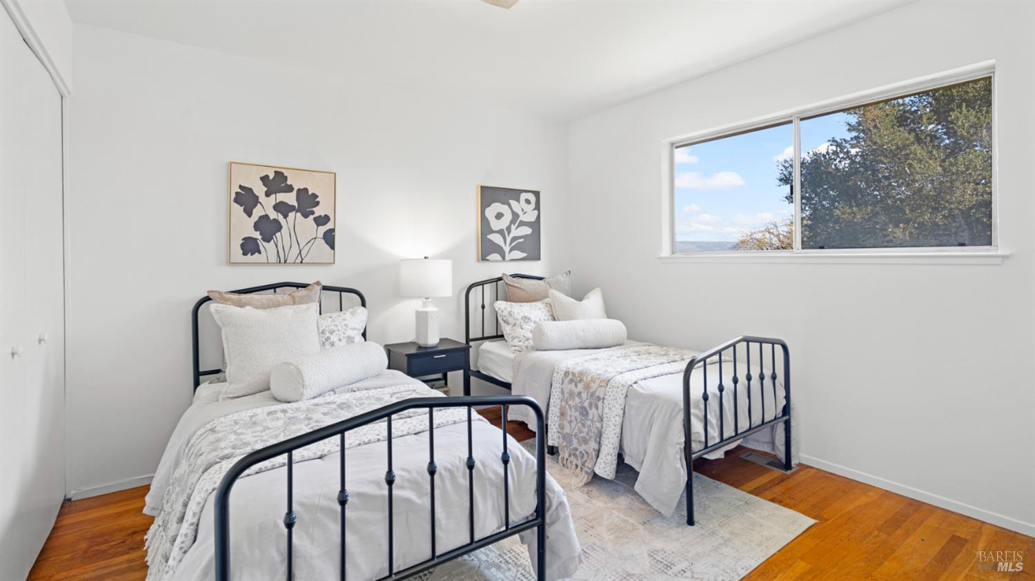 Detail Gallery Image 11 of 40 For 716 Elm Dr, Petaluma,  CA 94952 - 3 Beds | 2 Baths