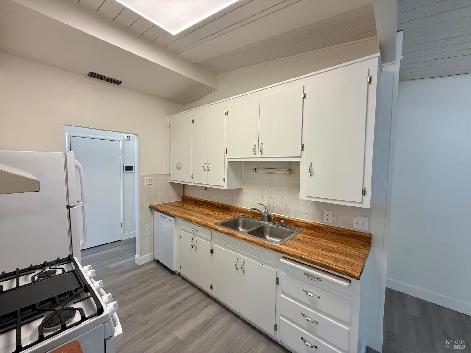 Detail Gallery Image 9 of 24 For 240 S 7th St, Dixon,  CA 95620 - 3 Beds | 2 Baths