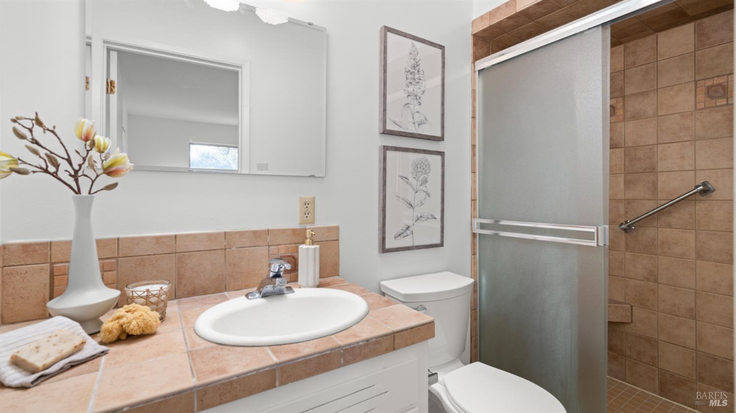 Detail Gallery Image 17 of 40 For 716 Elm Dr, Petaluma,  CA 94952 - 3 Beds | 2 Baths