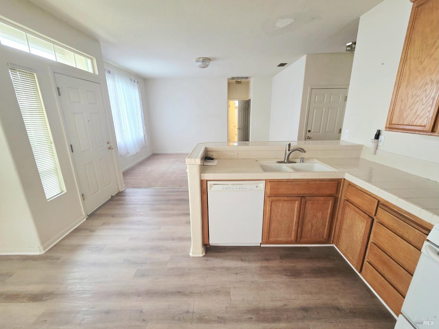 Detail Gallery Image 5 of 17 For 761 Pinehurst Dr, Rio Vista,  CA 94571 - 2 Beds | 2 Baths