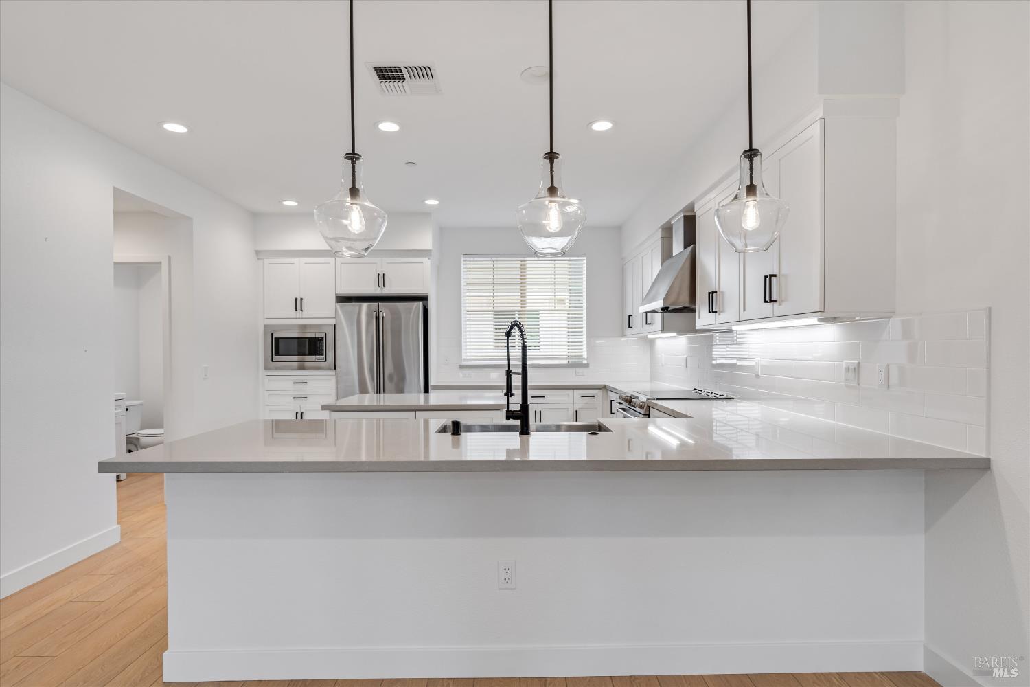 Front Image Thumbnail for BA325101505