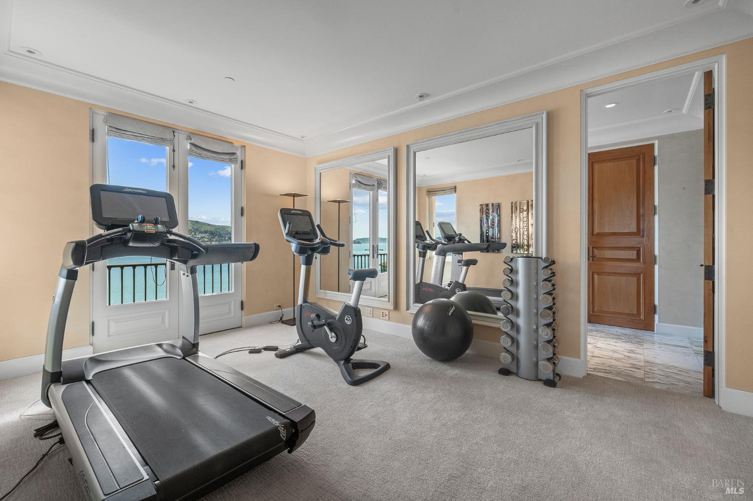 Detail Gallery Image 32 of 75 For 125 Belvedere Ave, Belvedere,  CA 94920 - 5 Beds | 5/5 Baths