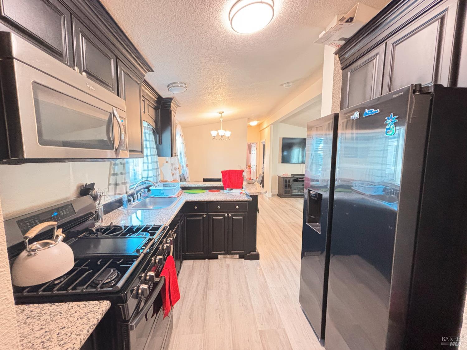 Detail Gallery Image 7 of 18 For 3309 S Santa Rosa Ave 16, Santa Rosa,  CA 95407 - 3 Beds | 2 Baths