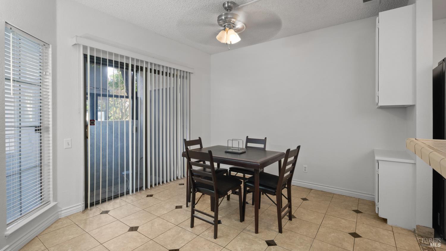 Detail Gallery Image 8 of 26 For 397 Kenbrook Cir, San Jose,  CA 95111 - 2 Beds | 2 Baths