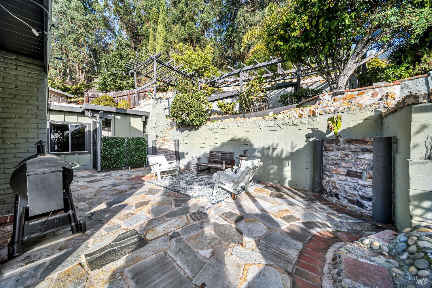 Detail Gallery Image 34 of 47 For 7810 Sanford St, Oakland,  CA 94605 - 3 Beds | 2 Baths