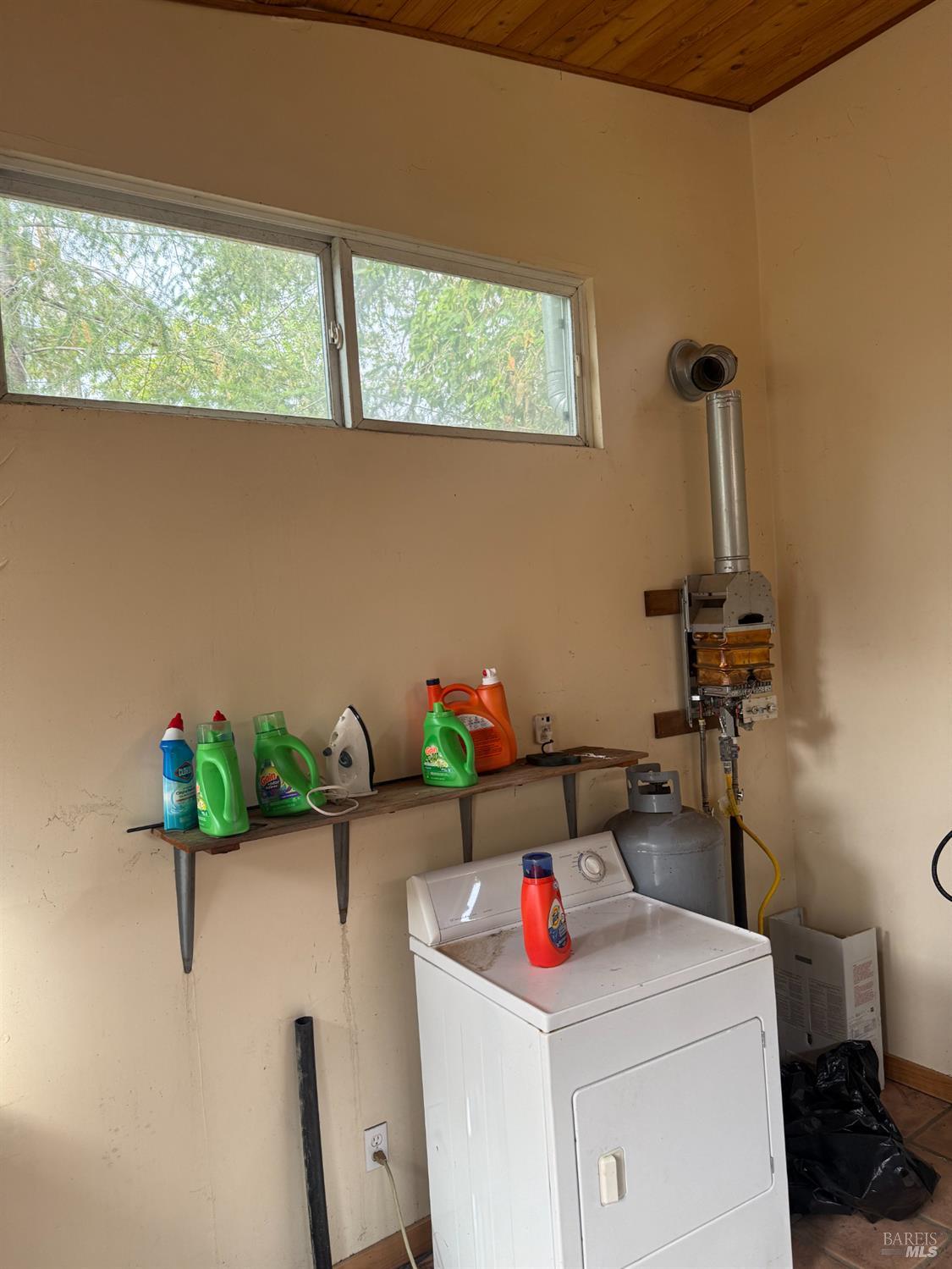 Detail Gallery Image 18 of 42 For 6565 Spyrock Rd, Laytonville,  CA 95454 - 2 Beds | 1 Baths